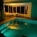 Huge Mansion With Spa, Pool, Steam,bar, Cinema