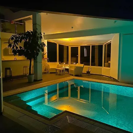 Villa Huge Mansion With Spa, Pool, Steam,bar, Cinema