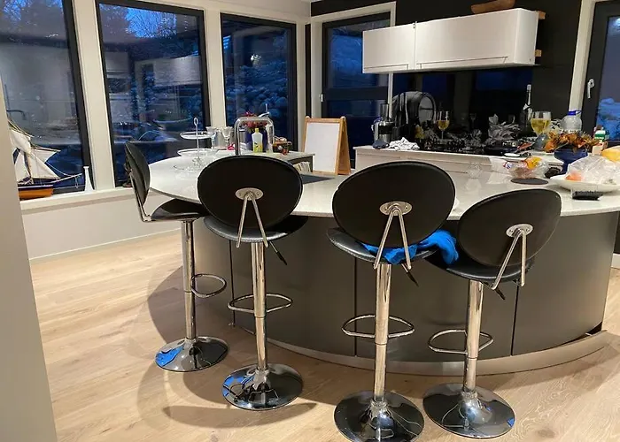 Huge Mansion With Spa, Pool, Steam,bar, Cinema Villa